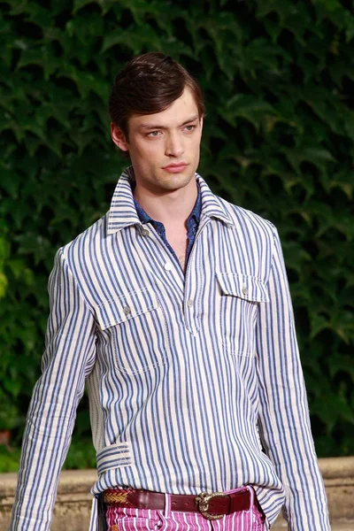 Look 15